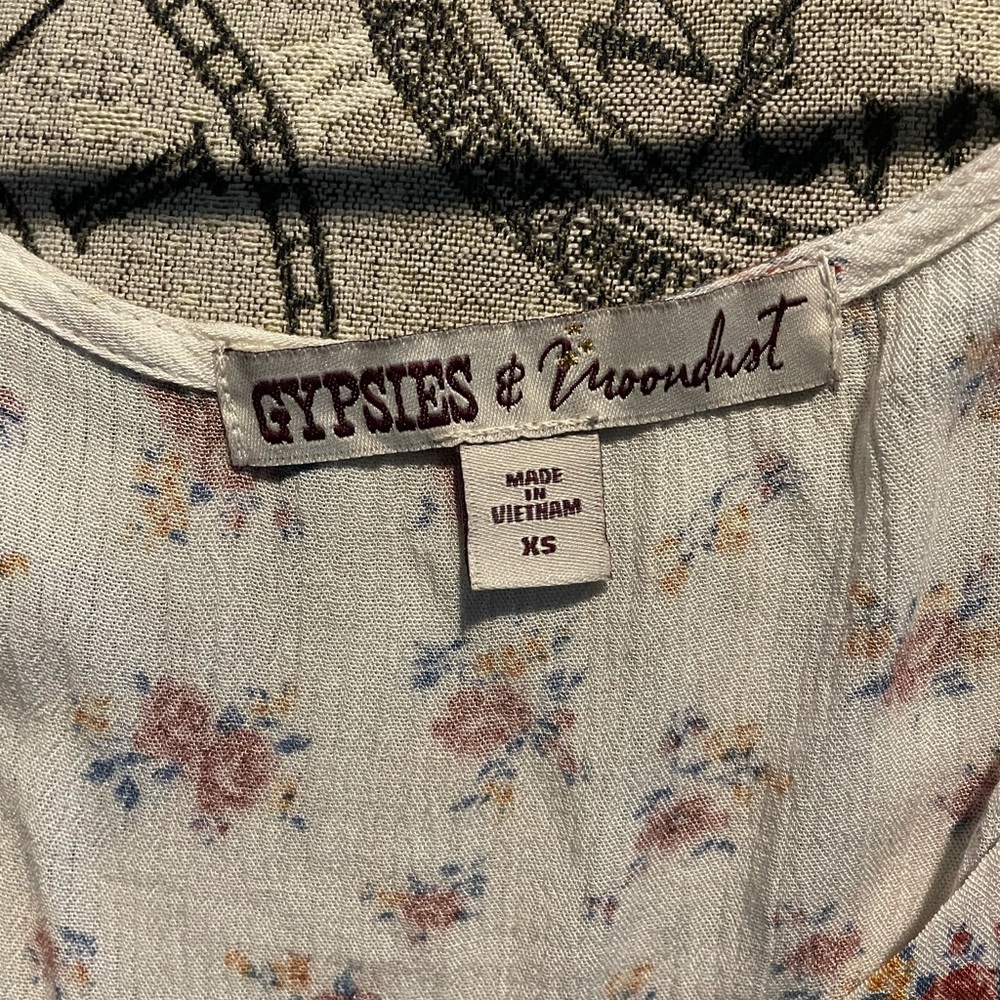 Small tie button crop top